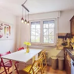 Haus Mit Grossen Garten Mit Neuer Umgebaute Kueche Dreieich