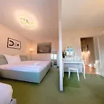Tatil Evi Haus Mit Grossen Garten Mit Neuer Umgebaute Kueche Dreieich