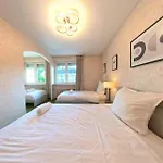 Haus Mit Grossen Garten Mit Neuer Umgebaute Kueche *