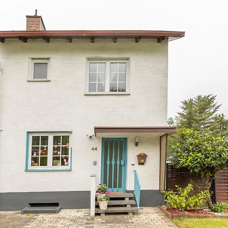 Haus Mit Grossen Garten Mit Neuer Umgebaute Kueche Dreieich