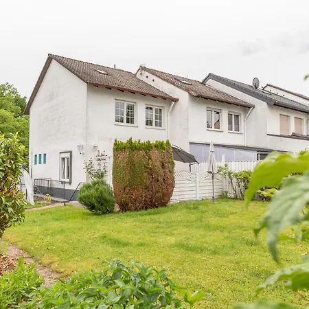 Traumhaftes Mit Zwei Einheiten Fuer Bis Zu 10 Personen * Dreieich