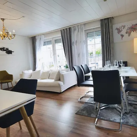 Haus Mit Grossen Garten Mit Neuer Umgebaute Kueche Tatil Evi Dreieich