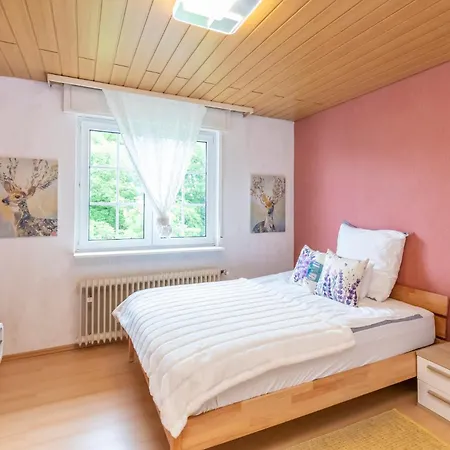 Haus Mit Grossen Garten Mit Neuer Umgebaute Kueche * Dreieich