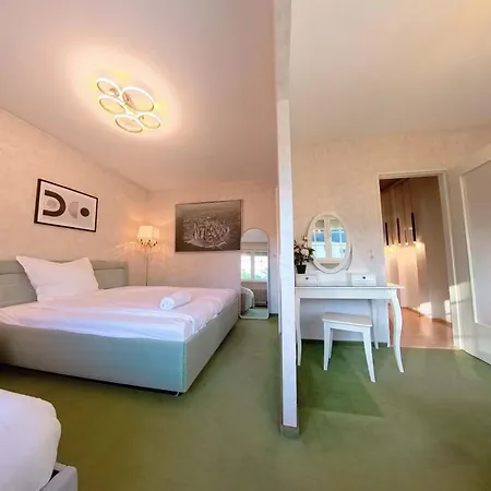 Holiday home Haus Mit Grossen Garten Mit Neuer Umgebaute Kueche Dreieich