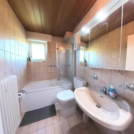Haus Mit Grossen Garten Mit Neuer Umgebaute Kueche Prázdninový dům