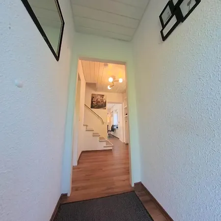 Haus Mit Großen Garten Mit Neuer Umgebaute Küche *