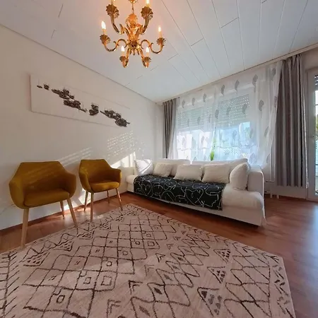 Haus Mit Grossen Garten Mit Neuer Umgebaute Kueche