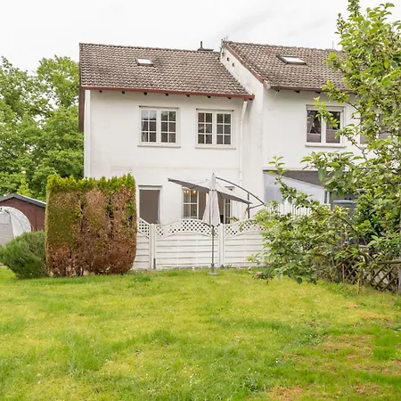 Haus Mit Großen Garten Mit Neuer Umgebaute Küche Dreieich